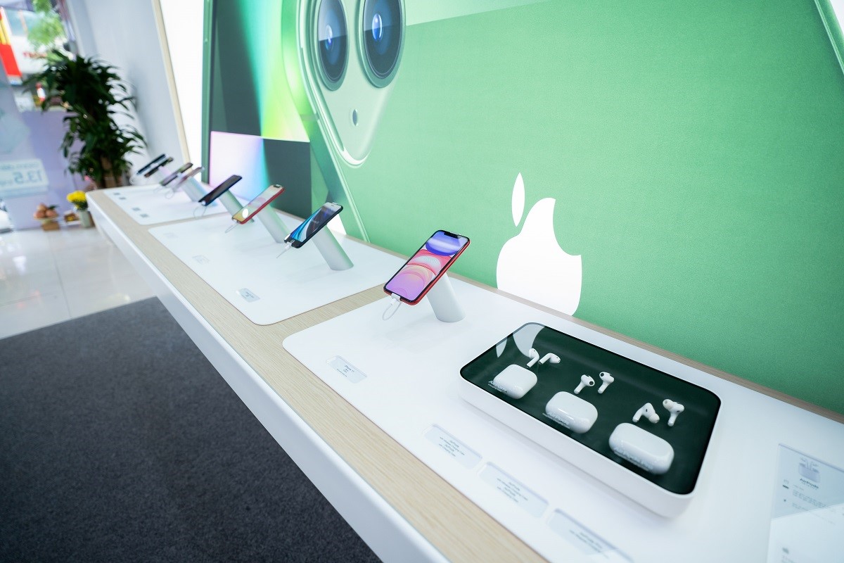 Gần 400 siêu thị Viettel Store chính thức mở bán iPhone 14 series