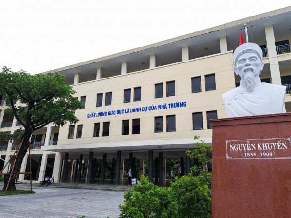 Hiệu trưởng bị ‘khủng bố’ vì nhân viên bảo vệ vay tín dụng đen Hiệu trưởng bị ‘khủng bố’ vì nhân viên bảo vệ vay tín dụng đen