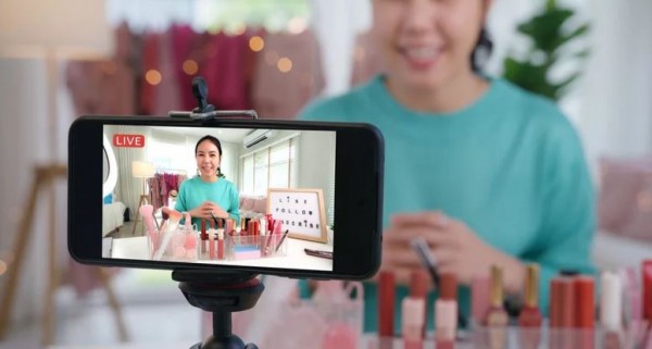 Tiktok đang phát triển nền móng cho việc mua sắm trực tuyến ở Mỹ Tiktok đang phát triển nền móng cho việc mua sắm trực tuyến ở Mỹ