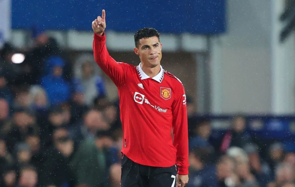 M.U nhắm tân binh tuyển Anh thay thế Ronaldo vào tháng 1