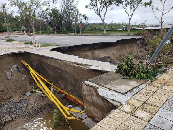 Đà Nẵng sau trận mưa lũ lịch sử: Nhiều nơi sạt lở nghiêm trọng