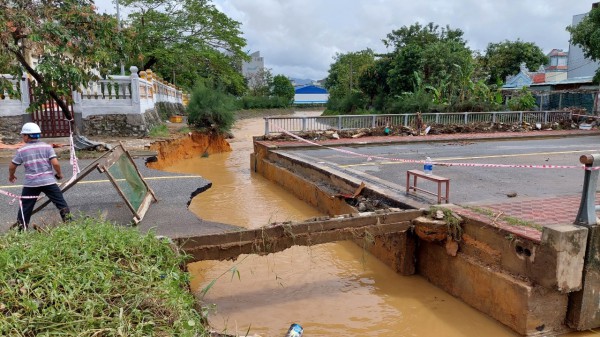 Đà Nẵng sau trận mưa lũ lịch sử: Nhiều nơi sạt lở nghiêm trọng