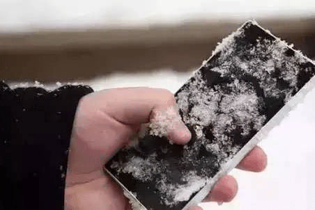 Tại sao pin điện thoại hết nhanh hơn vào mùa đông?