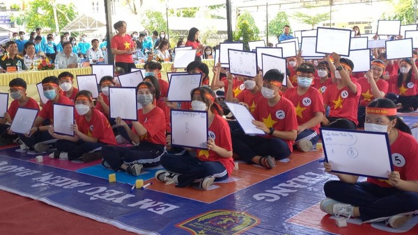 Hải đoàn 42 tặng 30 xe đạp cho học sinh khó khăn