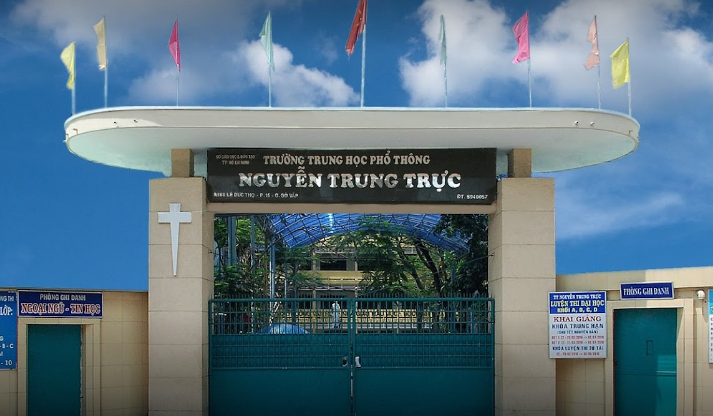 Xôn xao học sinh bị đánh tới tấp gây phẫn nộ: Hiệu trưởng báo cáo ra sao?