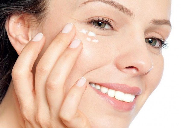 Skincare mùa thu đông cần thay đổi gì để có làn da luôn căng mọng, tươi mới?