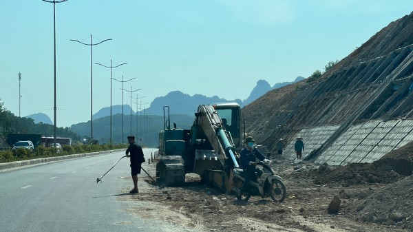 Nhếch nhác tuyến đường nghìn tỉ bên bờ vịnh Hạ Long