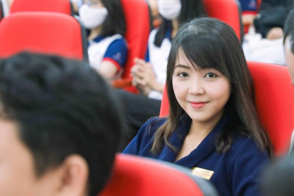 Những nữ giảng viên xinh như mộng gây 