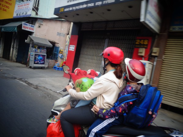 Ăn đường, ngủ đường vì… đi học sớm