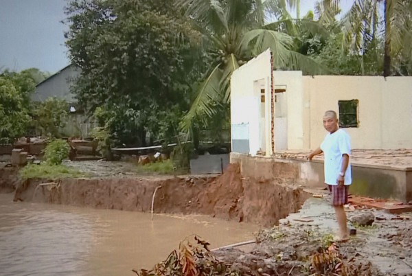 Bất an vì sạt lở bờ sông