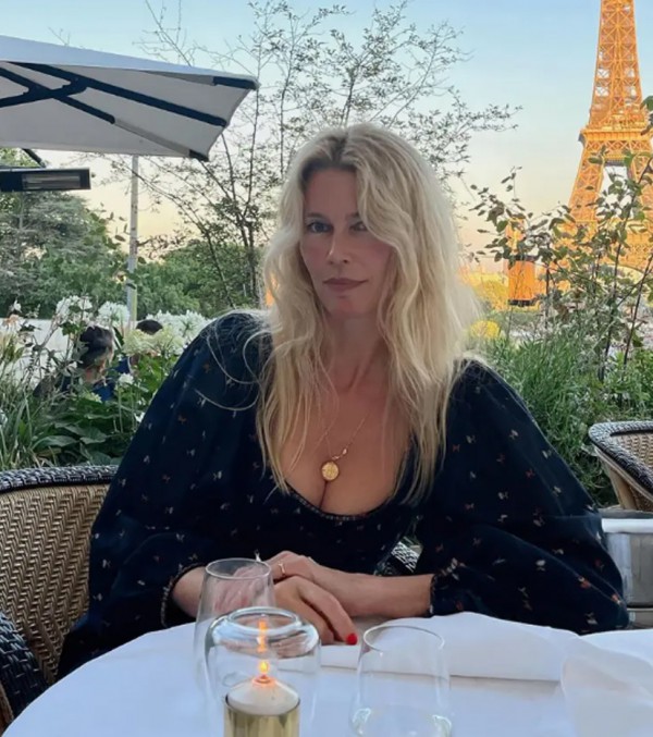 Ngắm Claudia Schiffer, Kate Moss và Naomi Campbell qua những bức ảnh siêu gợi cảm