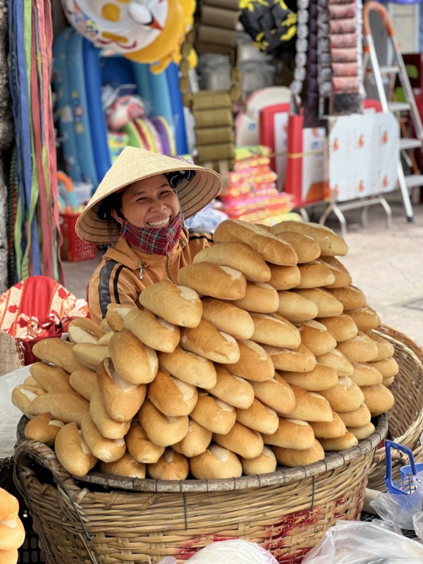 Ăn từ Á sang Âu: Việt kiều Mỹ thèm bánh mì thịt mỡ ‘nghe nổi da gà’