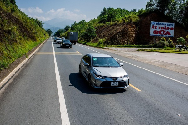 Toyota Corolla Altis Hybrid 2022, khách hàng bất ngờ với khả năng vận hành vượt trội