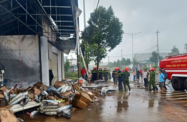 Đắk Lắk: Cháy lớn tại một kho kinh doanh đồ nhựa