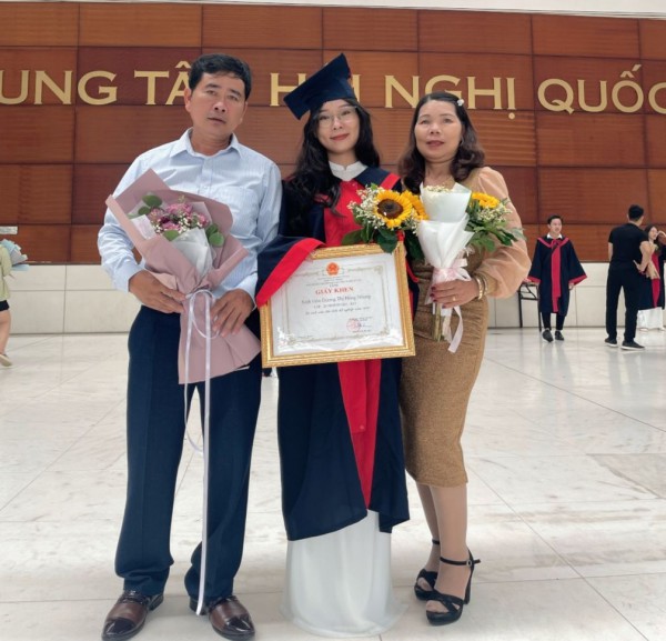 Nữ sinh mê tiếng Trung và hành trình giành hai học bổng thạc sĩ toàn phần