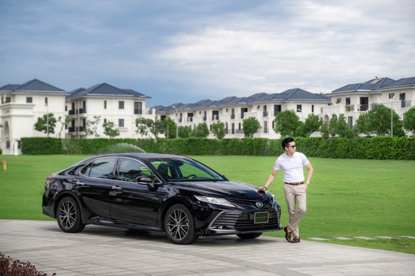 Toyota Camry: Trẻ hóa để giữ ngôi vương