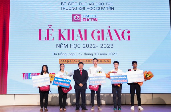 Hàng chục tỉ đồng học bổng cho tân sinh viên