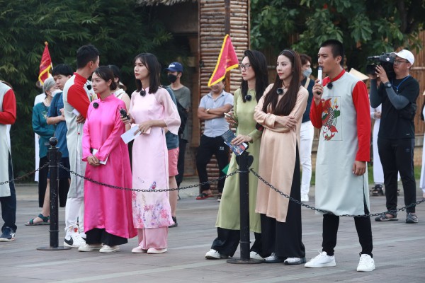 Lynk Lee, Phú Cường, Nguyên Yunie nhận ô tô khi về đích 