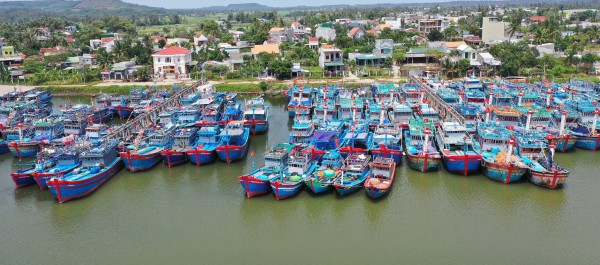 Thiếu trầm trọng lao động đi biển: Năn nỉ để giữ chân bạn chài