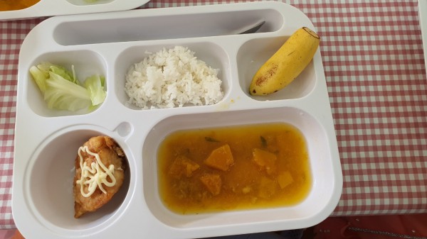 Học sinh TP.HCM có những món gì trong bữa ăn bán trú?