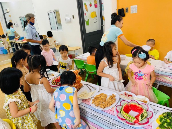 Học sinh TP.HCM có những món gì trong bữa ăn bán trú?