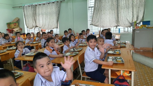 Học sinh TP.HCM có những món gì trong bữa ăn bán trú?