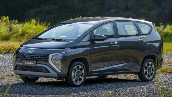 Xe MPV dưới 700 triệu: Chọn Hyundai Stargazer hay Mitsubishi Xpander?