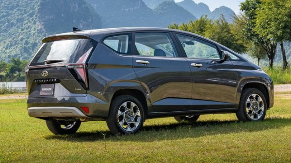 Xe MPV dưới 700 triệu: Chọn Hyundai Stargazer hay Mitsubishi Xpander?