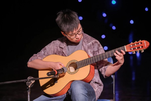 Nam sinh lớp 11 có điểm thi SAT thuộc top 1% cao nhất thế giới