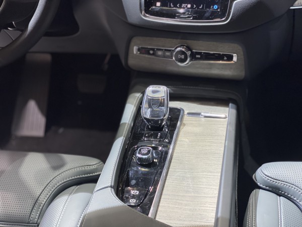 Volvo XC90 Recharge Ultimate chạy động cơ hybrid cắm sạc, giá 4,65 tỉ tại Việt Nam