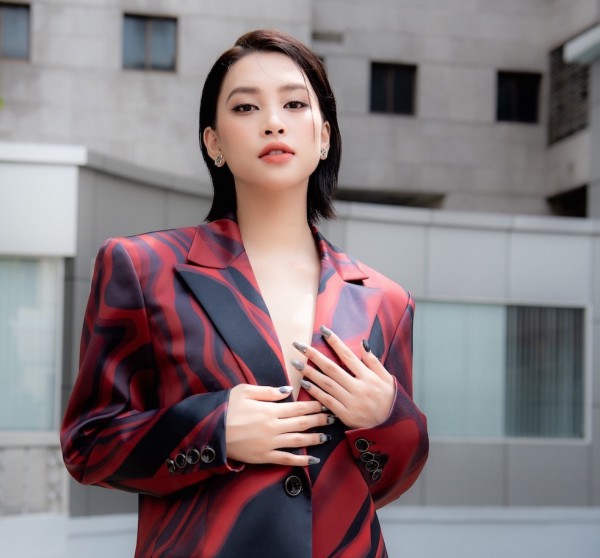 Hoa hậu Trần Tiểu Vy tốt nghiệp Trường Đại học Sư phạm kỹ thuật TP.HCM