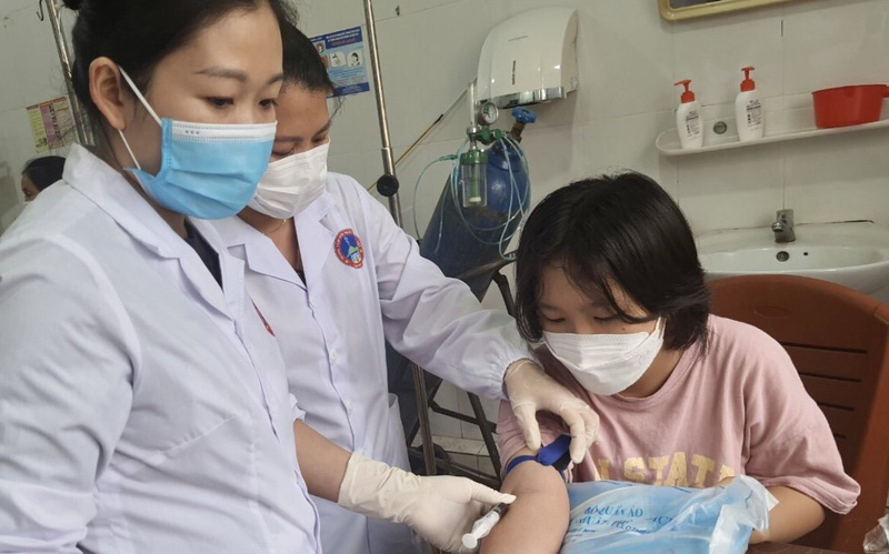 Bộ Y tế cử chuyên gia hỗ trợ Bắc Kạn thu dung, điều trị dịch cúm B tại huyện Chợ Đồn