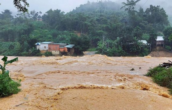 Cơ quan khí tượng lên kịch bản ứng phó với mưa lũ nguy hiểm ở miền Trung