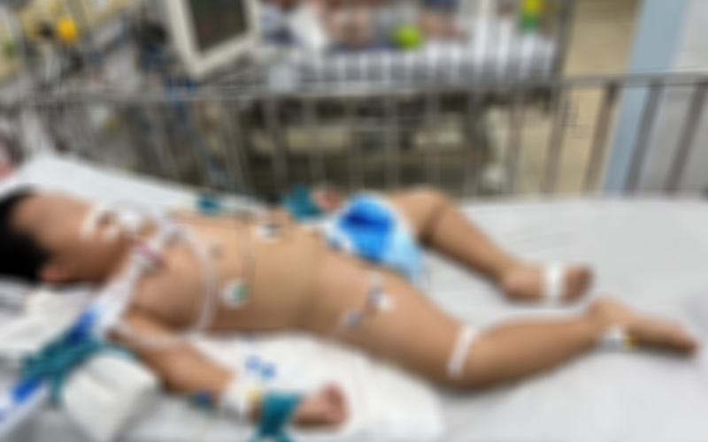 Cứu sống bé trai nguy kịch do viêm não hoại tử cấp