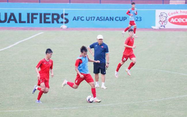 Đội tuyển U17 Việt Nam làm quen SVĐ Việt Trì Đội tuyển U17 Việt Nam làm quen SVĐ Việt Trì
