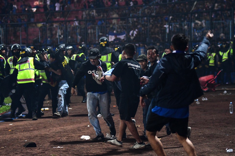 FIFA không phạt bóng đá Indonesia sau vụ bạo loạn
