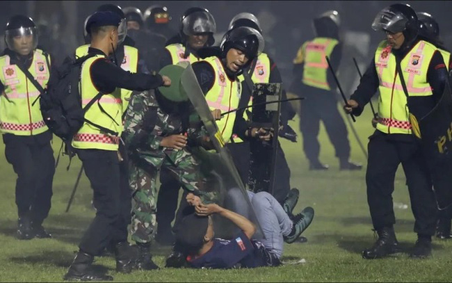 FIFA không phạt bóng đá Indonesia sau vụ bạo loạn