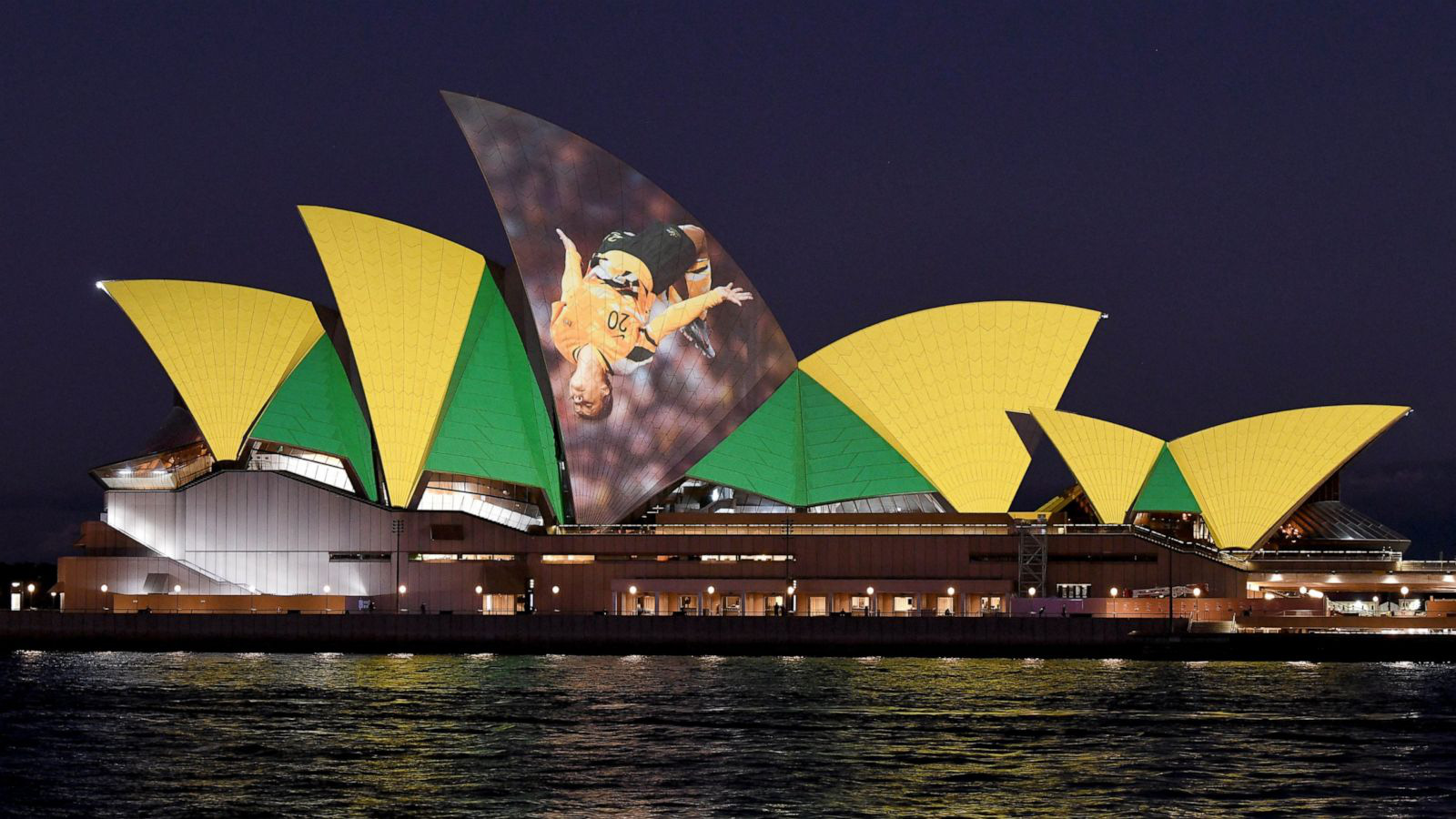 HLV Mai Đức Chung lên đường tham dự lễ bốc thăm VCK FIFA World Cup nữ Australia/New Zealand 2023