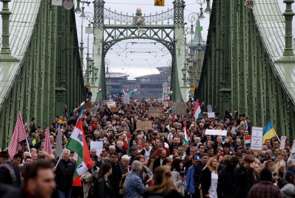 Hàng chục nghìn người Hungary biểu tình phản đối chính phủ tại thủ đô Budapest