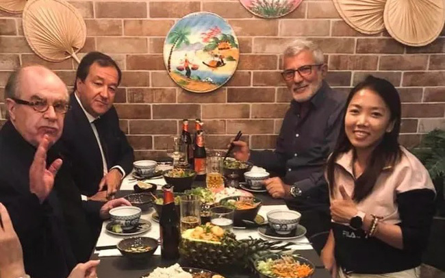 Huỳnh Như gặp gỡ cựu HLV ĐT Việt Nam Calisto ở Bồ Đào Nha