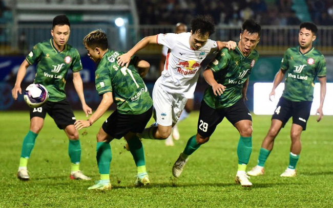 [KT] HAGL 1-2 CLB TP HCM - Trận ra mắt thành công của HLV Vũ Tiến Thành