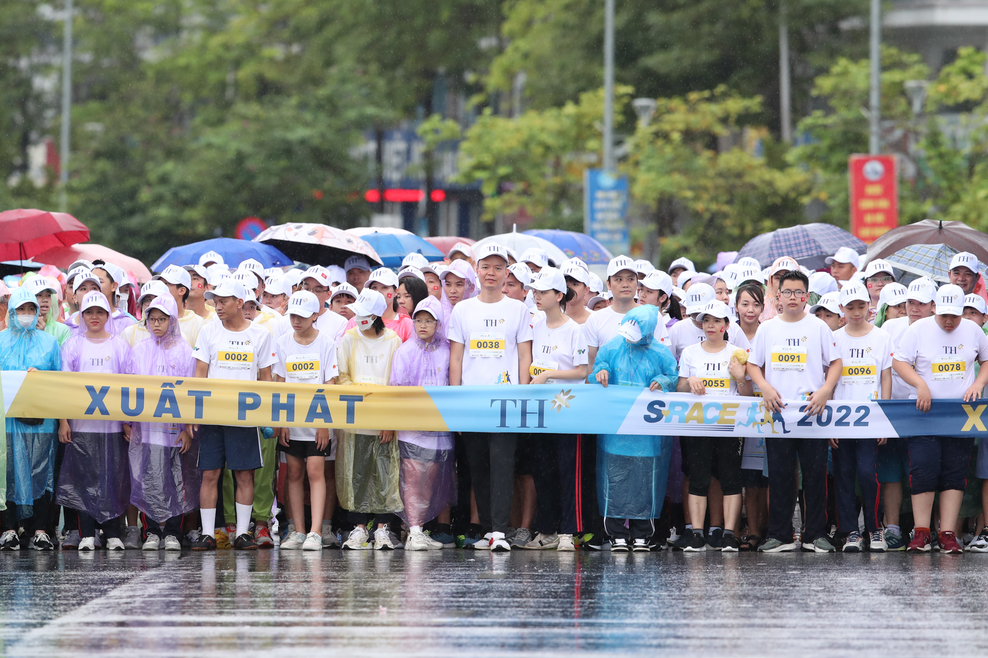 Khoảnh khắc ấn tượng của VĐV nhí trên đường chạy S-Race Family Quảng Ninh Khoảnh khắc ấn tượng của VĐV nhí trên đường chạy S-Race Family Quảng Ninh