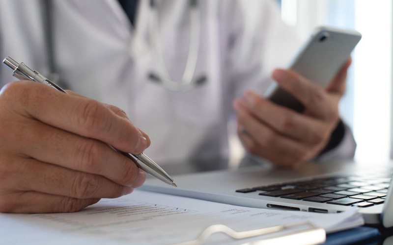 Làm rõ thông tin bác sĩ bệnh viện công trốn việc làm phòng khám tư