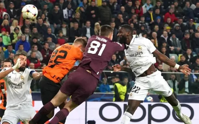 Rudiger phải khâu 20 mũi sau khi giúp Real giữ lại 1 điểm