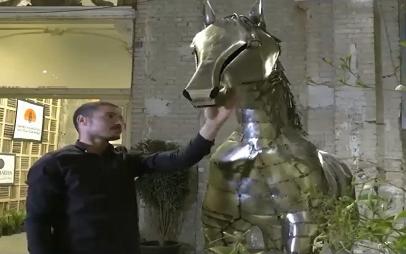 Tác phẩm nghệ thuật từ kim loại bỏ đi Tác phẩm nghệ thuật từ kim loại bỏ đi