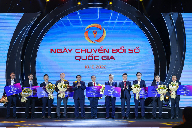 Thủ tướng: Chuyển đổi số phải để người dân, doanh nghiệp hưởng lợi