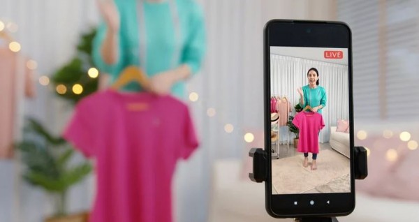 Tiktok đang phát triển nền móng cho việc mua sắm trực tuyến ở Mỹ Tiktok đang phát triển nền móng cho việc mua sắm trực tuyến ở Mỹ