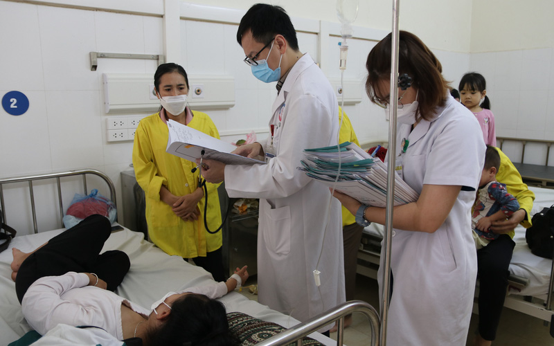 Trẻ nhập viện tăng mạnh - Nguy cơ bệnh chồng bệnh