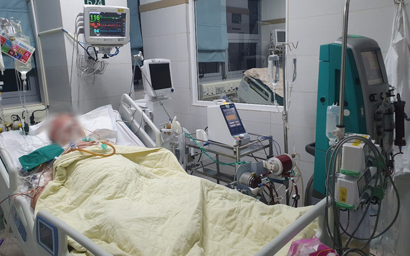 Truyền gần 20 lít máu cứu sống bệnh nhân người Bỉ bị sốt rét ác tính, nhóm máu hiếm