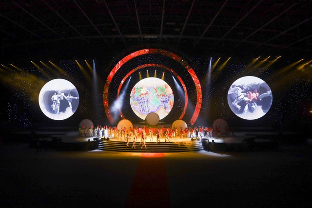 Lễ khai mạc Đại hội Thể dục thể thao Thủ đô lần thứ X: Dùng nghệ thuật tôn vinh thể thao - Ảnh 2.